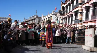 Tibet’in Geleneksel Giysi Yapım Tekniği Kültürel Miras Olarak Yaşatılıyor
