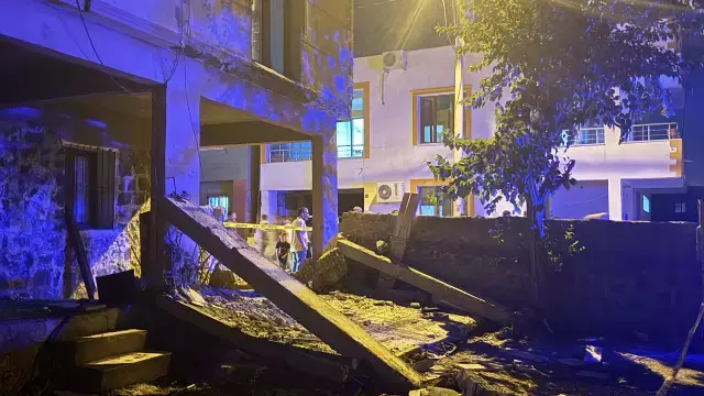 Diyarbakır'da bir evin balkonu çöktü, 2'si çocuk 5 kişi enkaz altında kaldı