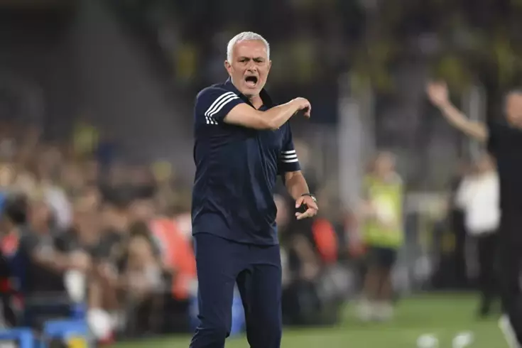 Fenerbahçe’de 4 ayrılık birden! Mourinho biletlerini kesti