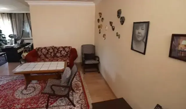 Kaynanalar'ın 'Döndü'sü Defne Yalnız, 3+1 evinde nostaljik bir yaşam sürüyor