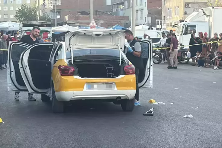 Taksiden inen eşini silahla öldürdü, sonra intihara kalkıştı