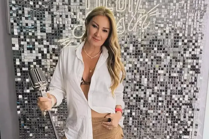 Tatilde bile sporu bırakmadı! Pınar Altuğ’dan yoga şovu